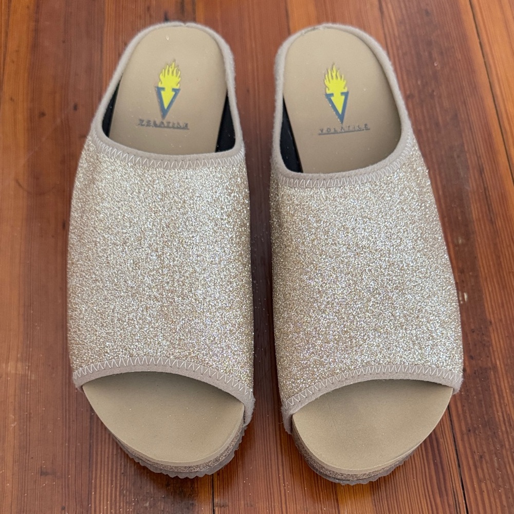 Volatile Glitter Platform Slide Sandals  Champagne/Gold Size 8 NWOT